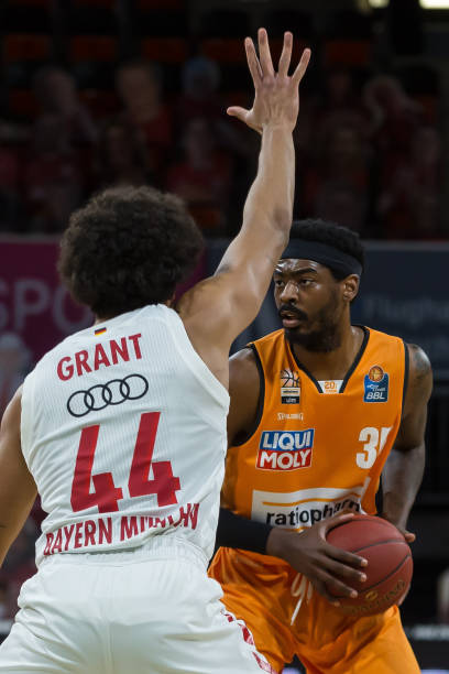 [英超]从荷甲到英超 老对手再相遇.