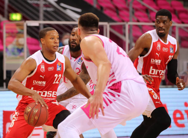 勇士的进攻 勇士的进攻