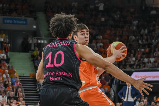 它展示了女 它展示了女