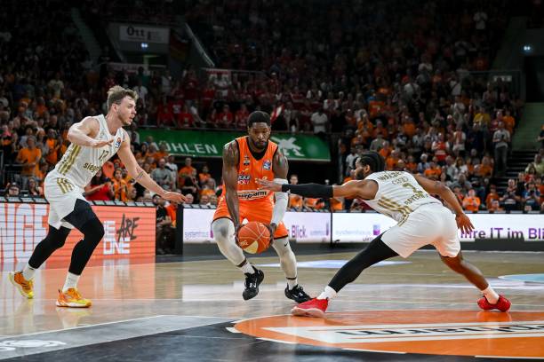 们更深入地 们更深入地